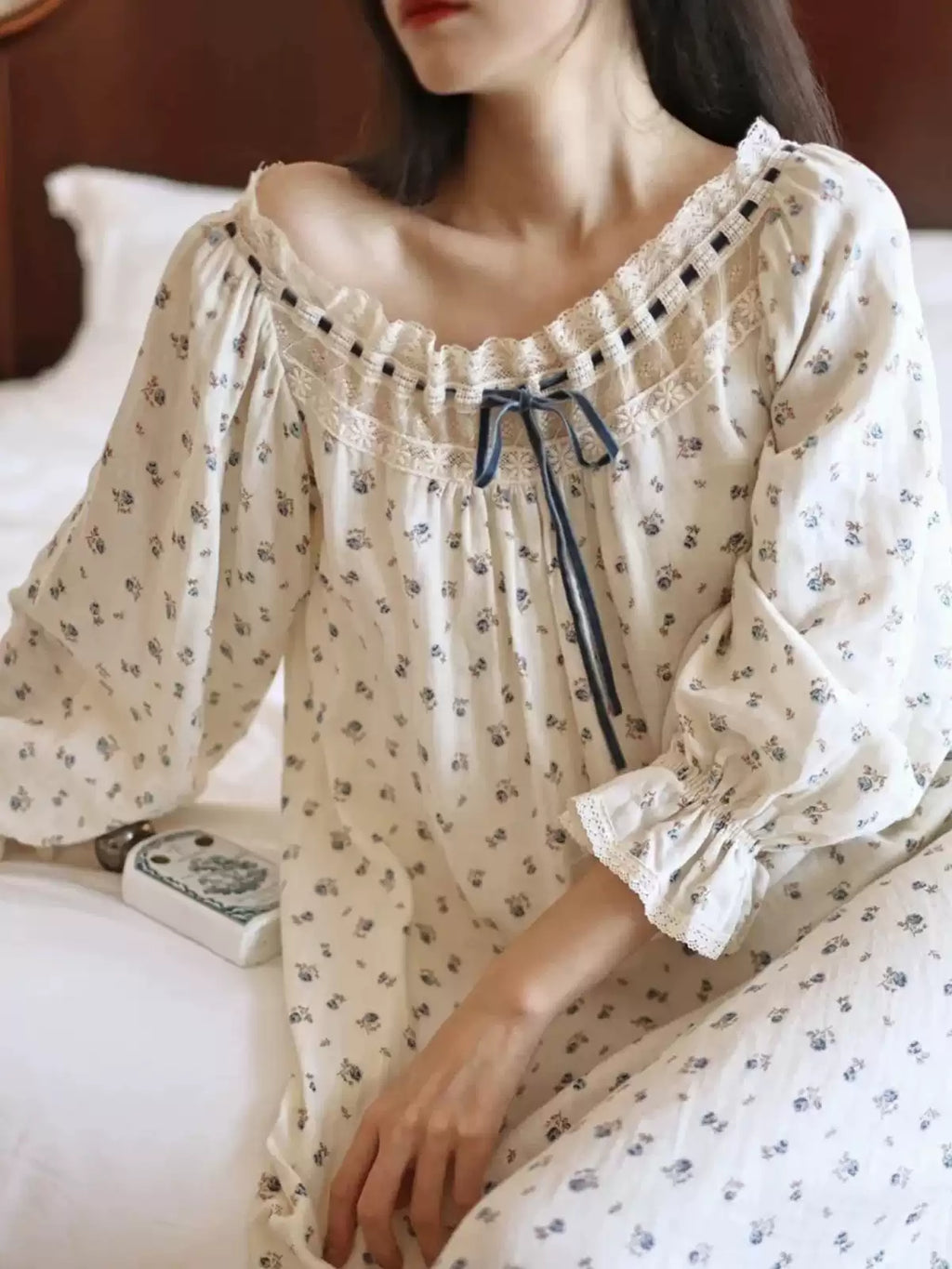 Vintage Floral Off Shoulder Pajamas Gown Lace Trim Long Sleeve Sleep Wear